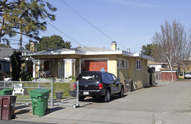 246-256 Laurel Ave in Hayward, CA - Building Photo - Building Photo