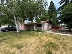 3725 Madison St in Klamath Falls, OR - Building Photo - Building Photo