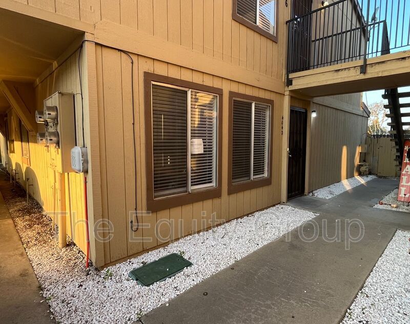 4042 W Meadow Ave in Visalia, CA - Building Photo