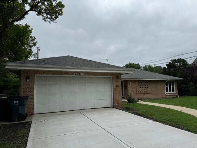 property at 6811 N Kenneth Ave