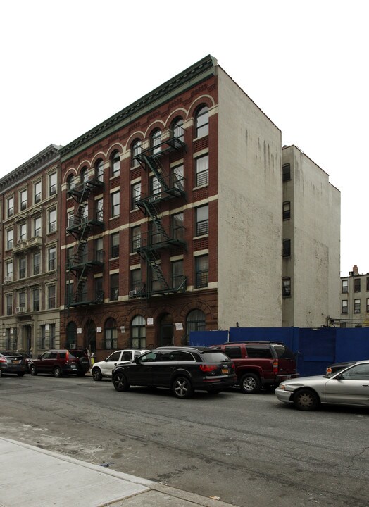 260-262 W 122nd St in New York, NY - Building Photo