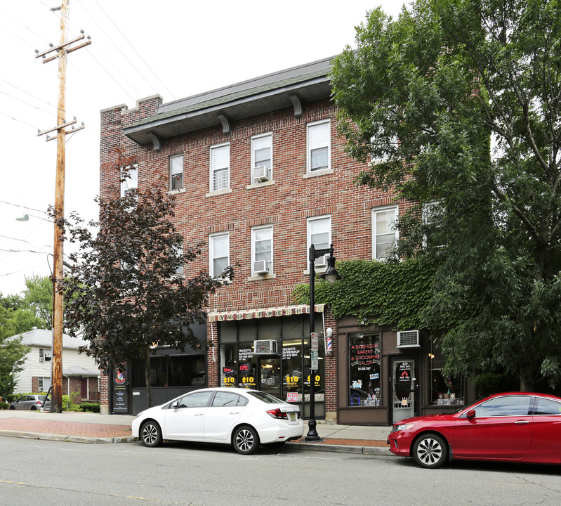 216 Park Ave in East Rutherford, NJ - Building Photo