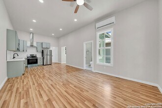 418 Atlanta St in San Antonio, TX - Building Photo - Building Photo