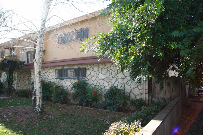 William Tell Apartments in Chico, CA - Building Photo - Building Photo