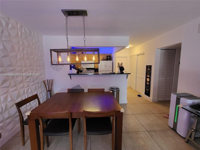 6711 N Kendall Dr in Miami, FL - Building Photo - Building Photo