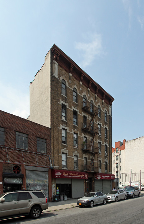 40-16 Crescent St in Long Island City, NY - Building Photo