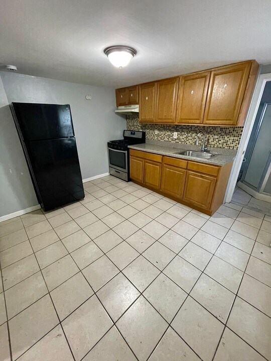 44 Dudley St in Hamden, CT - Building Photo