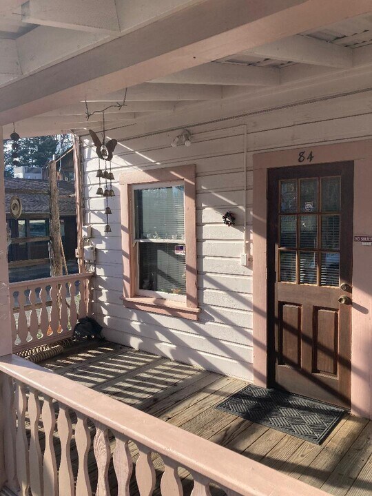 84 Center St in Weaverville, CA - Building Photo