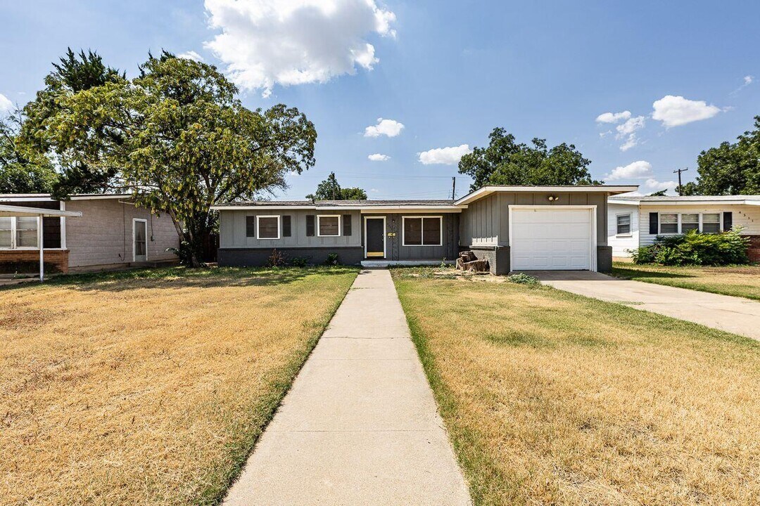 4209 38th St in Lubbock, TX - Building Photo