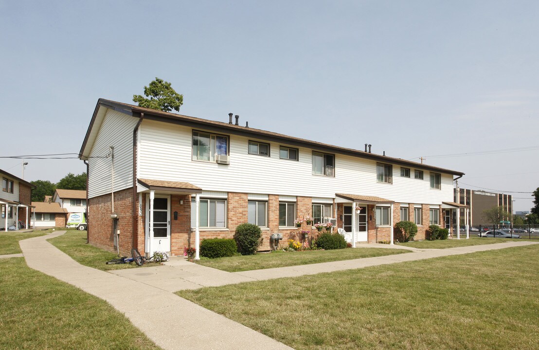 Southridge Park in Jackson, MI - Building Photo