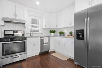 76 N Kensico Ave in White Plains, NY - Building Photo - Building Photo