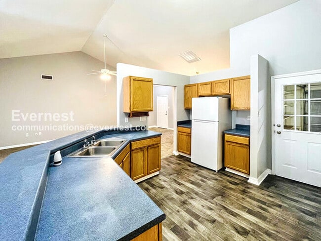 3933 U.S. 80 in Pearl, MS - Building Photo - Building Photo