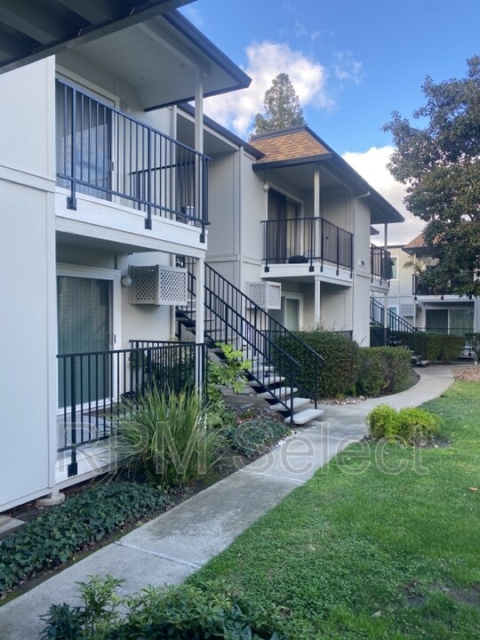 1596 Sunnyvale Ave in Walnut Creek, CA - Building Photo