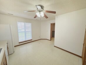 1006 Foxridge Dr in Warrensburg, MO - Building Photo - Building Photo