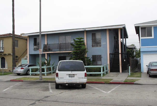 1629 Chestnut Ave in Long Beach, CA - Foto de edificio - Building Photo