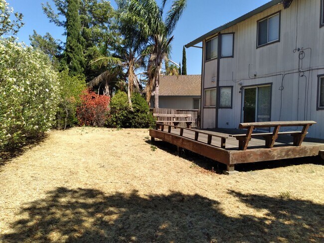 1068 Valley Oak Way in Fairfield, CA - Building Photo - Building Photo