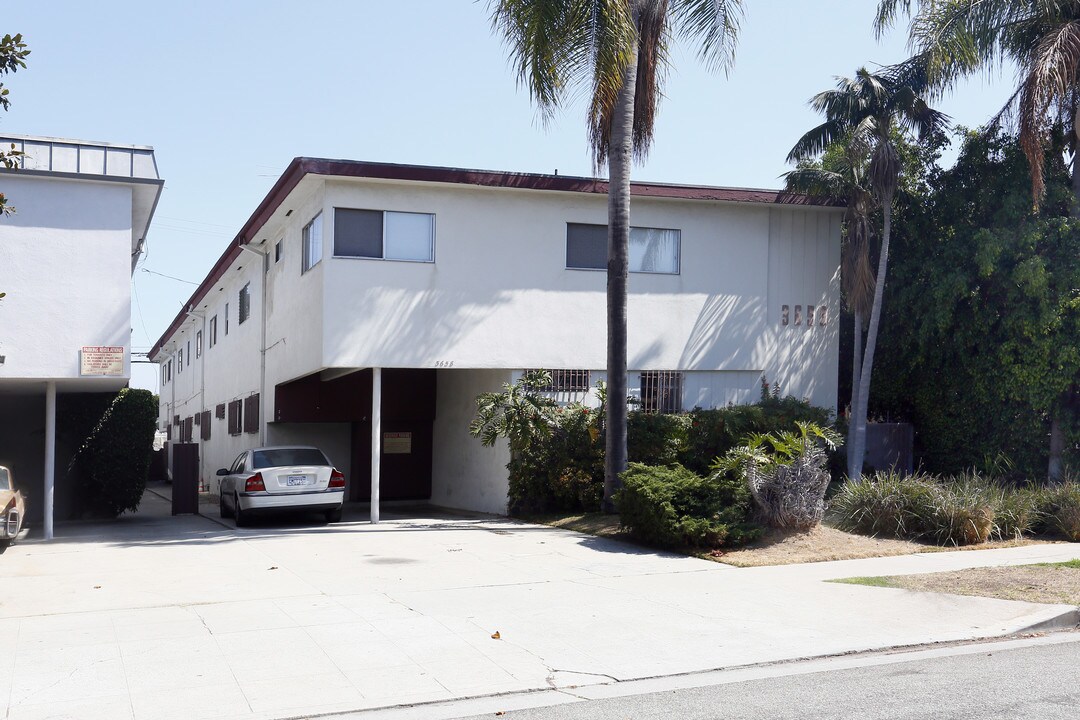 3658 Mentone Ave in Los Angeles, CA - Building Photo