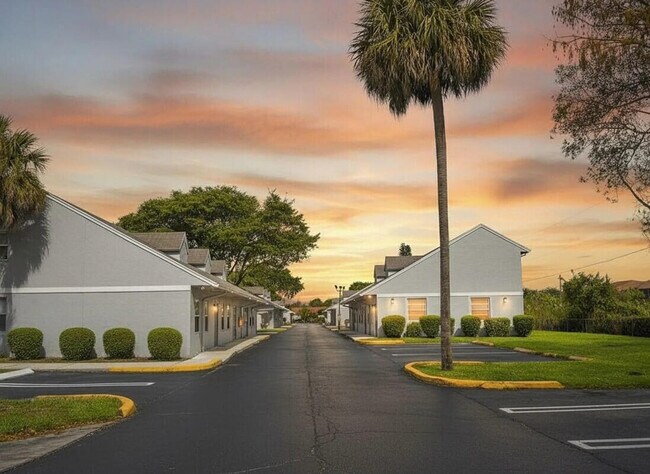 5280 Stacy St in West Palm Beach, FL - Building Photo - Building Photo