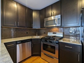 4743 N Maplewood Ave, Unit 302 Apartments