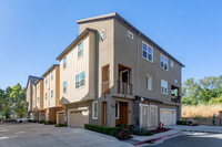 Coyote Creek in Milpitas, CA - Foto de edificio - Building Photo