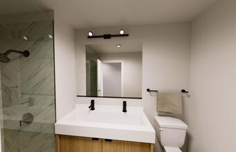 177 E 18th St in Chicago, IL - Building Photo - Building Photo