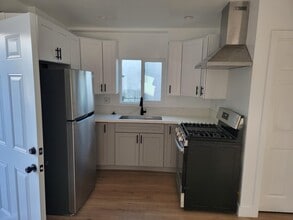 8909 S Halldale Ave in Los Angeles, CA - Building Photo - Building Photo