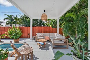 802 Mallard Dr in Delray Beach, FL - Building Photo