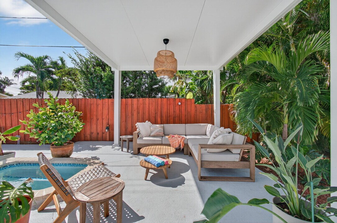 802 Mallard Dr in Delray Beach, FL - Building Photo