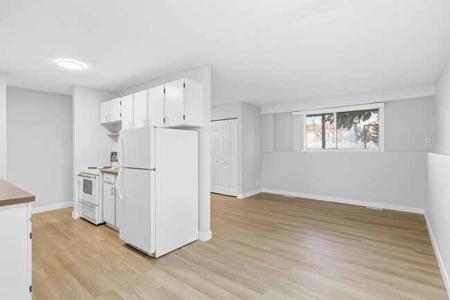 4809-4852 52 St in Olds, AB - Building Photo - Building Photo