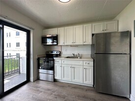 529 SW 4th St in Miami, FL - Building Photo