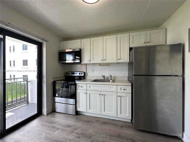 529 SW 4th St