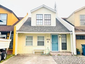 117 E Mesquite St, Unit B in South Padre Island, TX - Building Photo