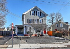 292 Pleasant St in East Providence, RI - Building Photo