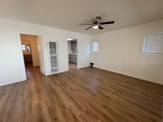 3011 E 7th St in Long Beach, CA - Building Photo - Building Photo