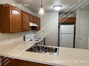 2121 Phillips Ave in Holt, MI - Building Photo - Building Photo