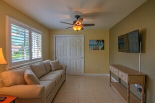 7278 Salerno Ct in Naples, FL - Building Photo