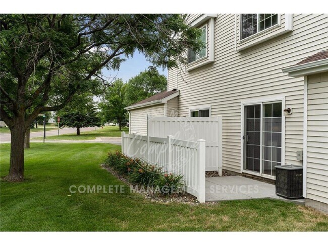 15785 Flackwood Trail in Apple Valley, MN - Building Photo - Building Photo