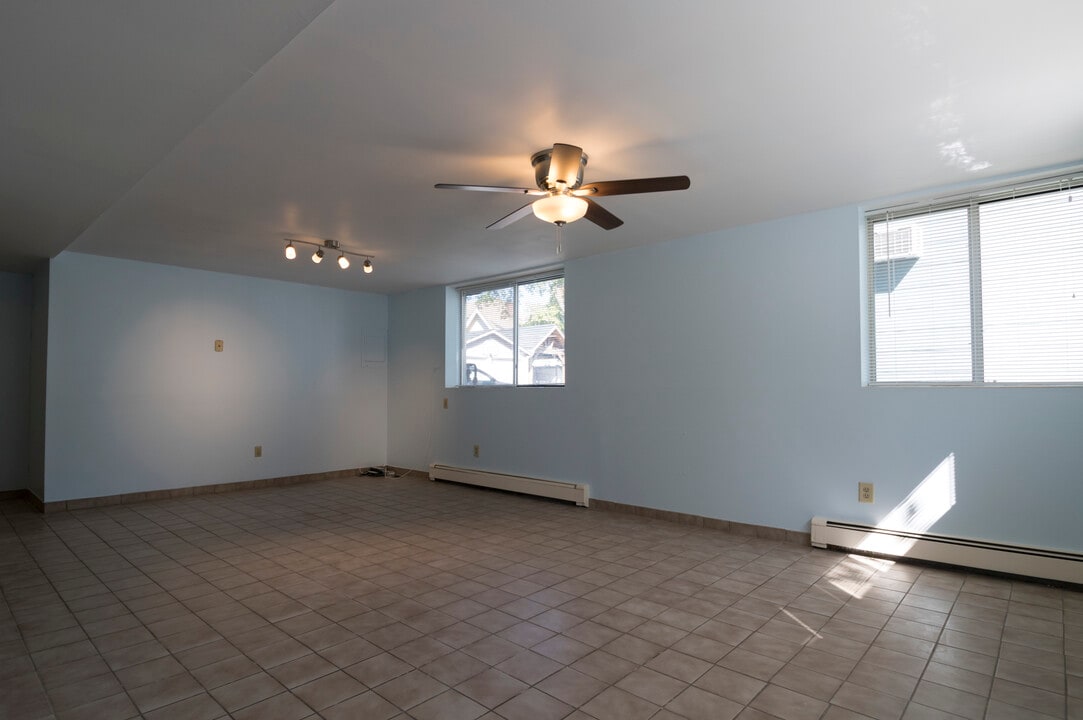 39 Robertson Ave, Unit 1B in White Plains, NY - Foto de edificio