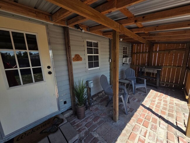 property at 1525 Oak Ave