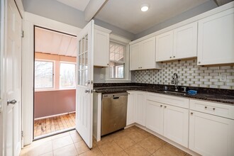 98 Sunnyside St-Unit -2 in Boston, MA - Foto de edificio - Building Photo