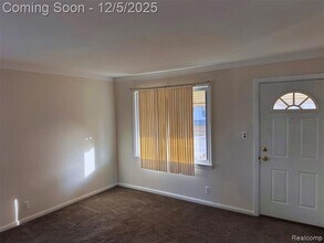 110 Hamata Ave in Hazel Park, MI - Building Photo - Building Photo