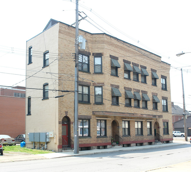 16 E North St in New Castle, PA - Building Photo - Building Photo