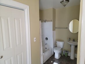 9715 Parkgate Ave in Cleveland, OH - Building Photo - Building Photo