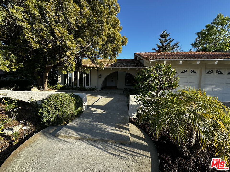 26572 Academy Dr in Palos Verdes Peninsula, CA - Foto de edificio