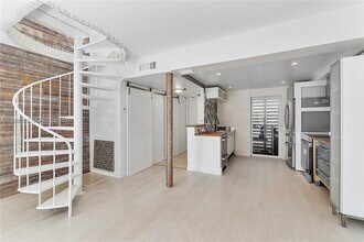 517 NE 38th St in Miami, FL - Building Photo - Building Photo