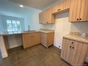 2010 SW 25th Terrace-Unit -206 in Miami, FL - Building Photo - Building Photo