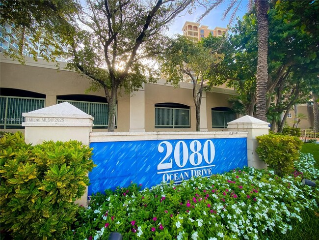 2080 S Ocean Dr in Hallandale Beach, FL - Foto de edificio - Building Photo