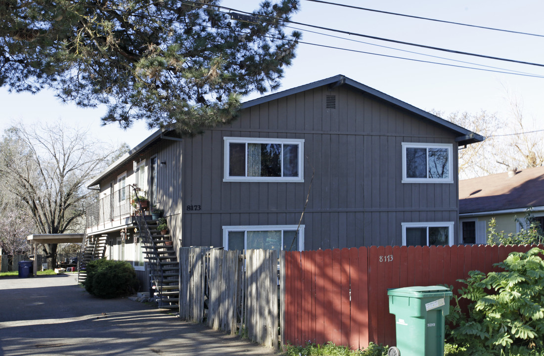 8173 Arthur in Cotati, CA - Foto de edificio