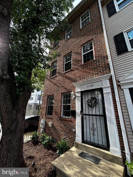 2100 Young St SE in Washington, DC - Building Photo