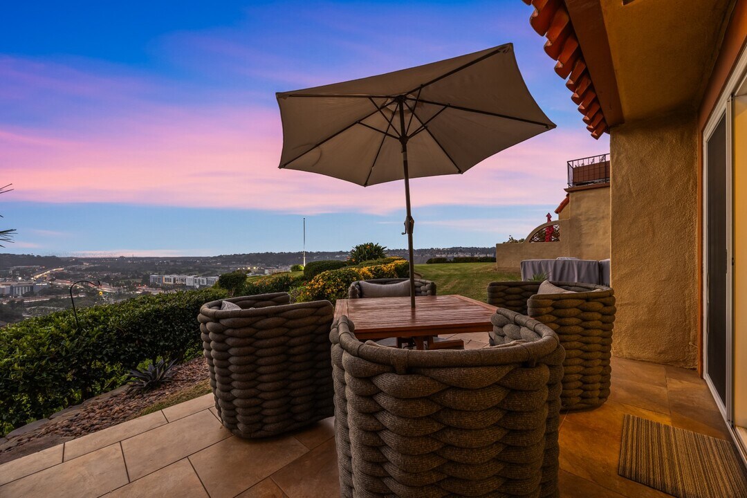 4452 Caminito Fuente in San Diego, CA - Building Photo